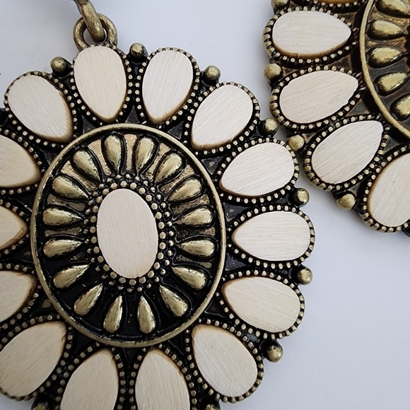 NEW Ivory Wood Antique Gold Western Design Dangle Earrings - Picture 7 of 8